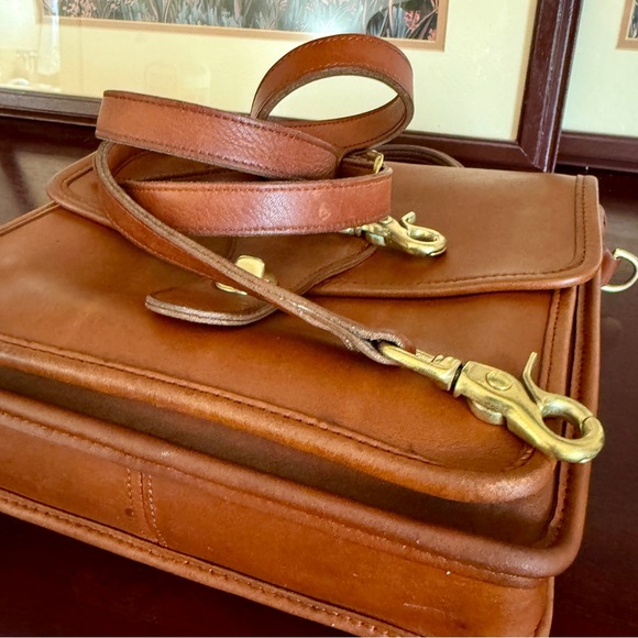 Vintage Coach Station Bag #5130 - Picture 9 of 12